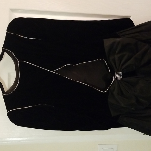 Black Velvet and Taffetta Cocktail Dress - Picture 4 of 7